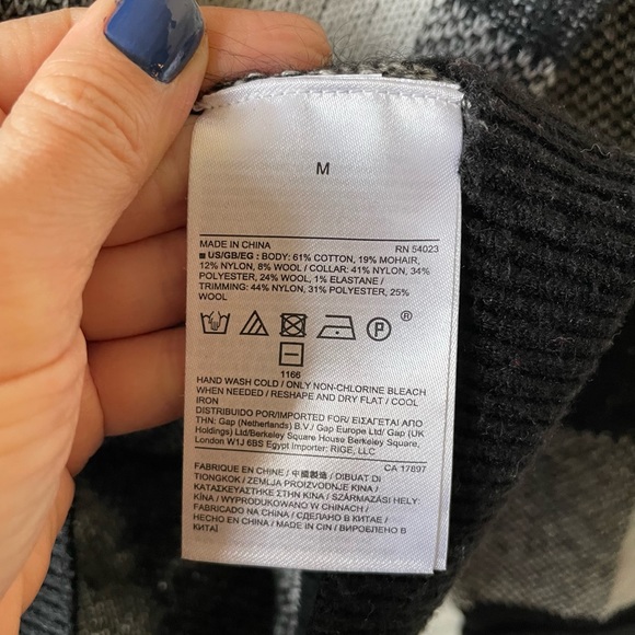 Banana Republic Fuzzy Buffalo Plaid Pullover Sweater in Black & White Size M - Picture 5 of 5